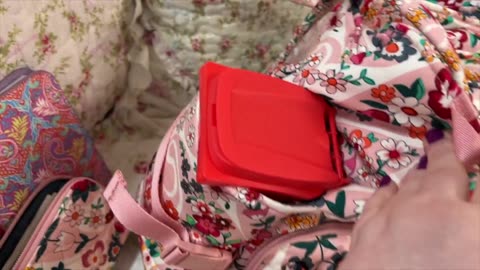 What's in my Vera Bradley Utility Tote in Prairie Paisley.