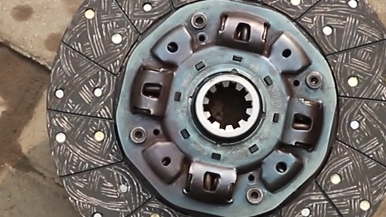 The Mechanics are Experts in Repairing Automobile Clutch Plates