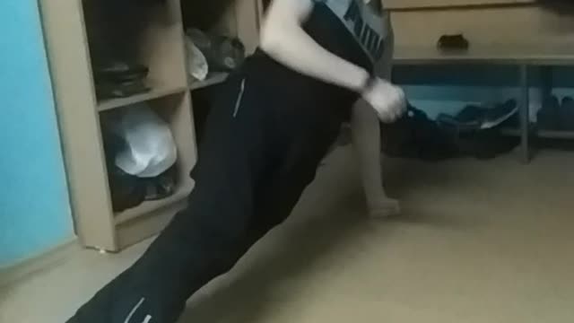 russian guy doing push-ups