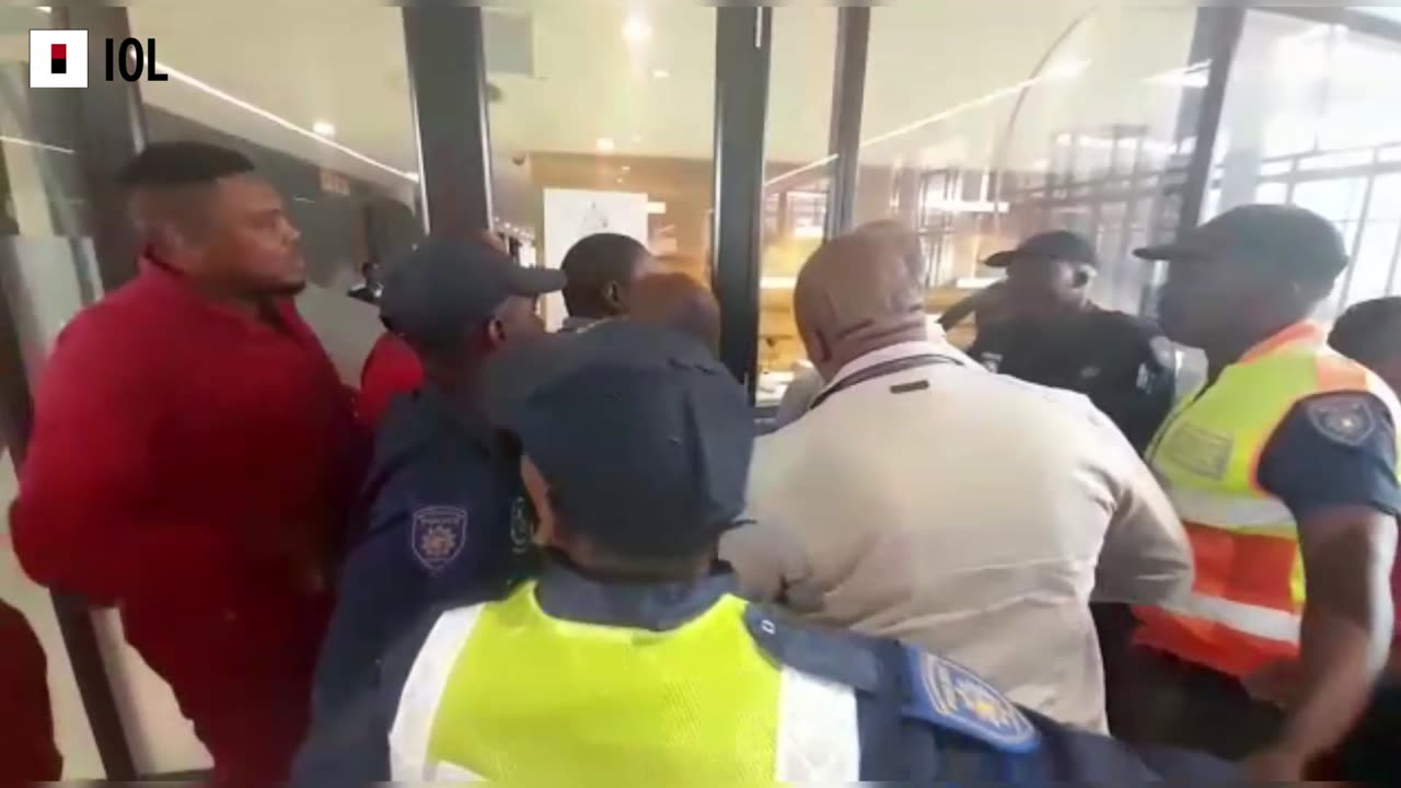 WATCH: EFF councilors remove MMC