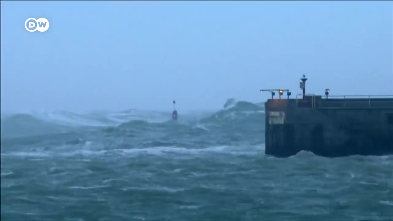 Storm causes transport chaos in Germany DW News