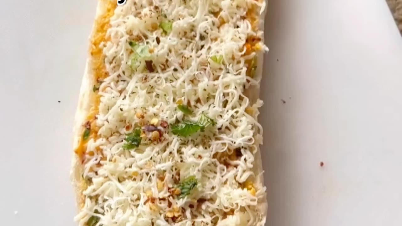 Cheesy garlic bread with schezwan sauce