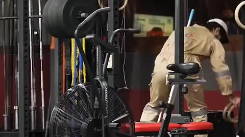 Powerlifter ANATOLY gym prank