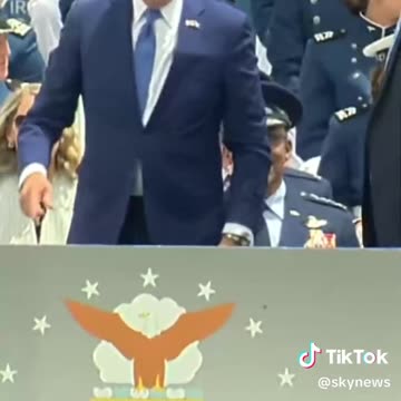 Pád preziddenta USA Joe Bidena