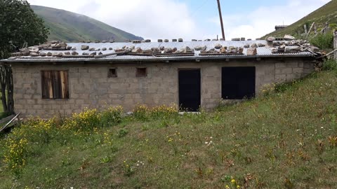 Old wooden houses on the plateau 1