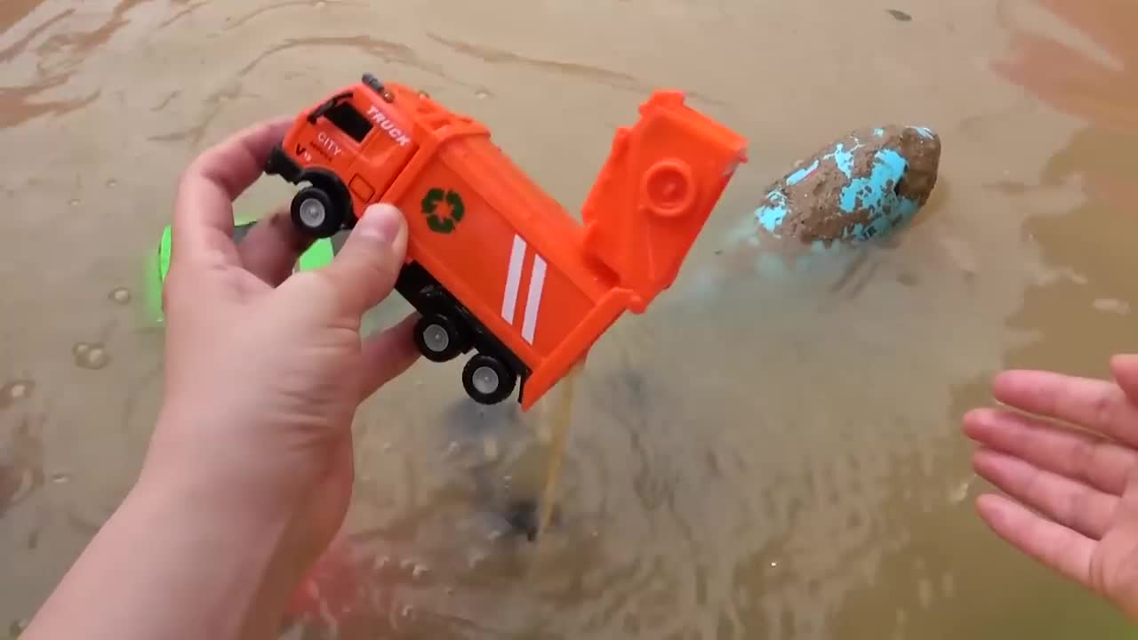 Fine Toys Construction Vehicles Looking for underground car