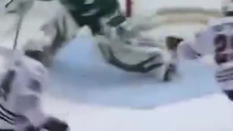 THIS DANGLE 😳❄️ #hockey #dangle #trick #incredible (Via @scsumhockey, HT @heybarber)