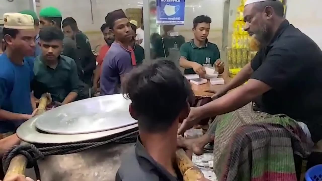 Crowed going crazy | Bangladesh food Street