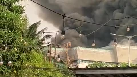 seconds the dome of the mosque collapsed