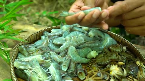 Survival Cooking Skill-Deep Fry Shrimp And Crab Seafood Eating With Hot Chili Sauce So Delicious-9