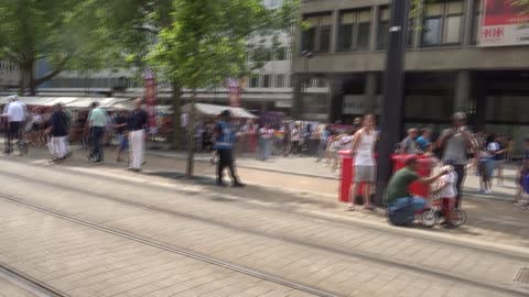 Gay Pride Rotterdam 2022 het eindpunt van de stoet is de Coolsingel feest!