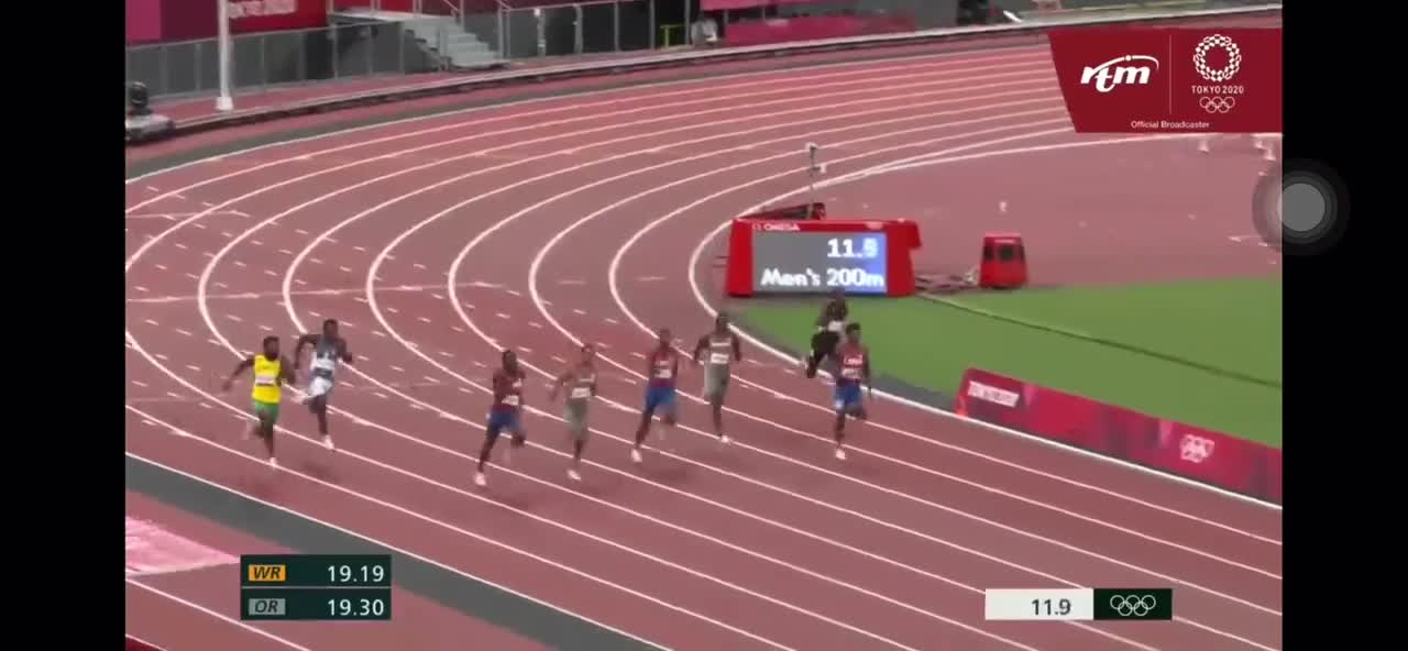 Andre De Grasse is the new men’s 200m champion!