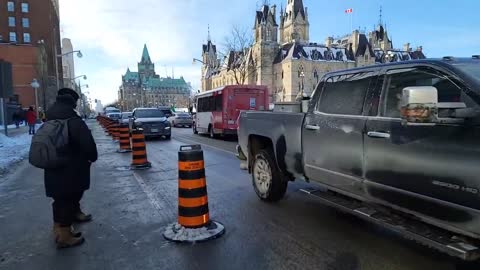 ▶ EXTRAIT-RQ + LIENS parus (28 jan 22) : L’arrivée des camionneurs à Ottawa