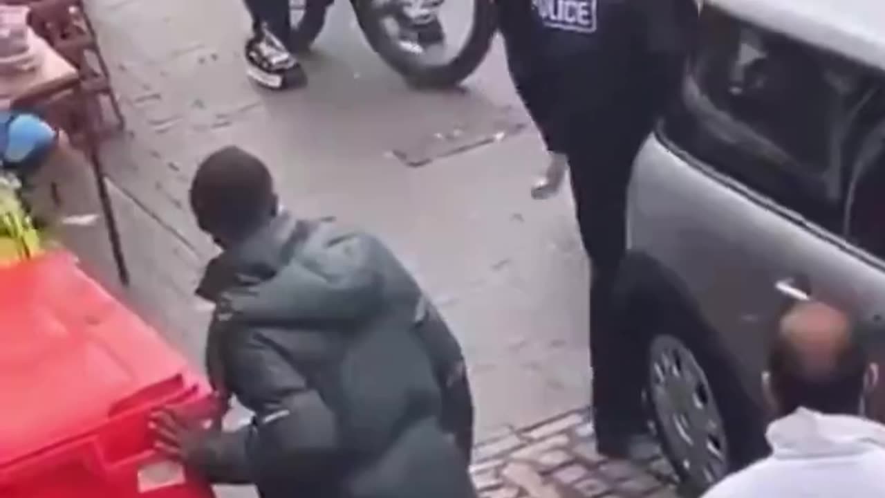 British police seem to have trouble with cultural enrichers.
