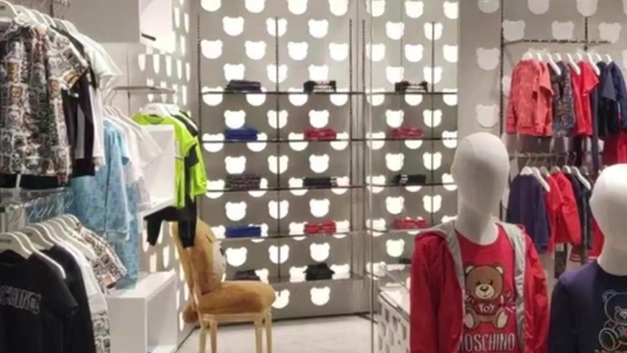 Weilin shares 17 tips on clothing display showcase