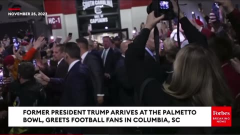 Is President Trump handing out popcorn 🍿