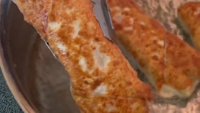 Pizza rolls 😮💨 #grubspot #pizza #cheese #food #foodtiktok