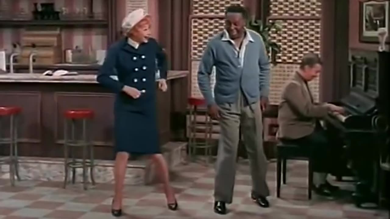 The Lucy Show - S5E17 MAIN STREET U.S.A.