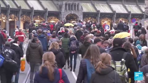 Manifestations contre les mesures anti-Covid à Bruxelles et aux Pays-Bas • FRANCE 24