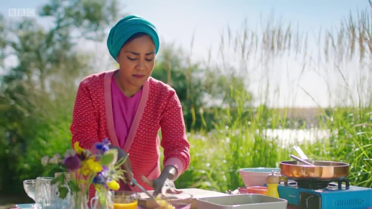 Nadiya's quick, simple and easy Mango and Cereal desert pots | Nadiya Bakes - BBC