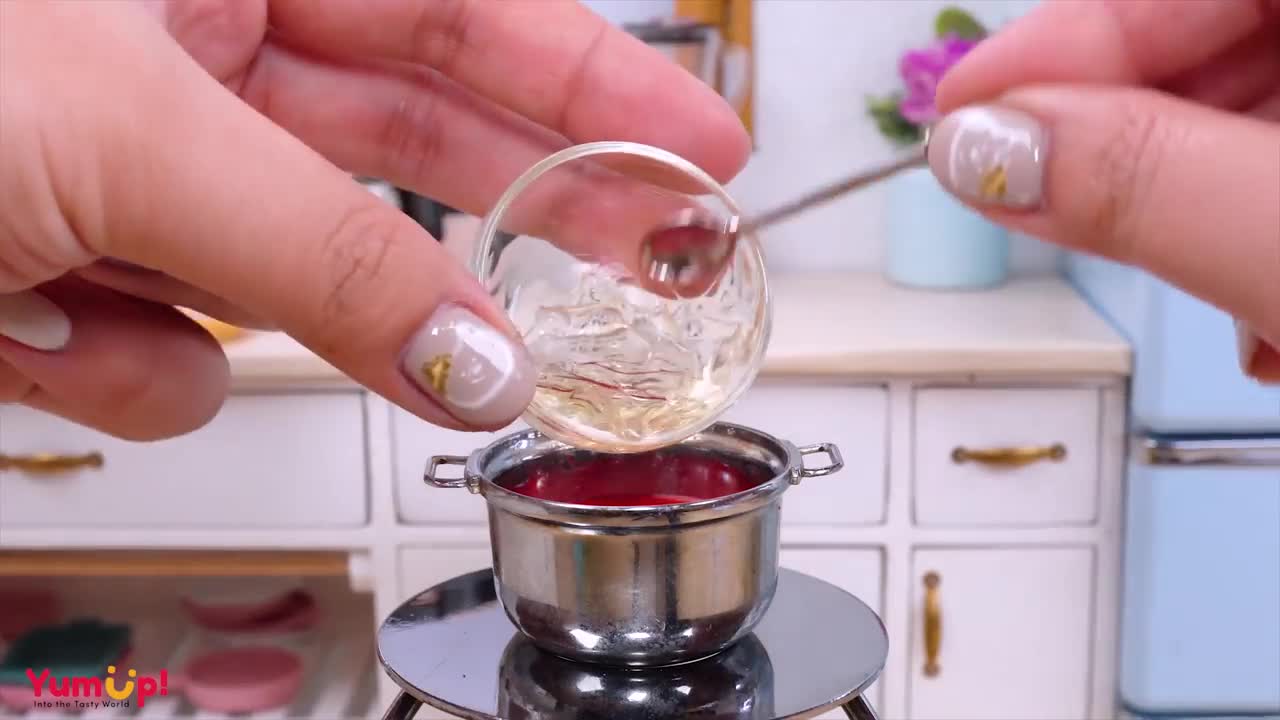 Beautiful Miniature Rainbow Ice Cream Decorating