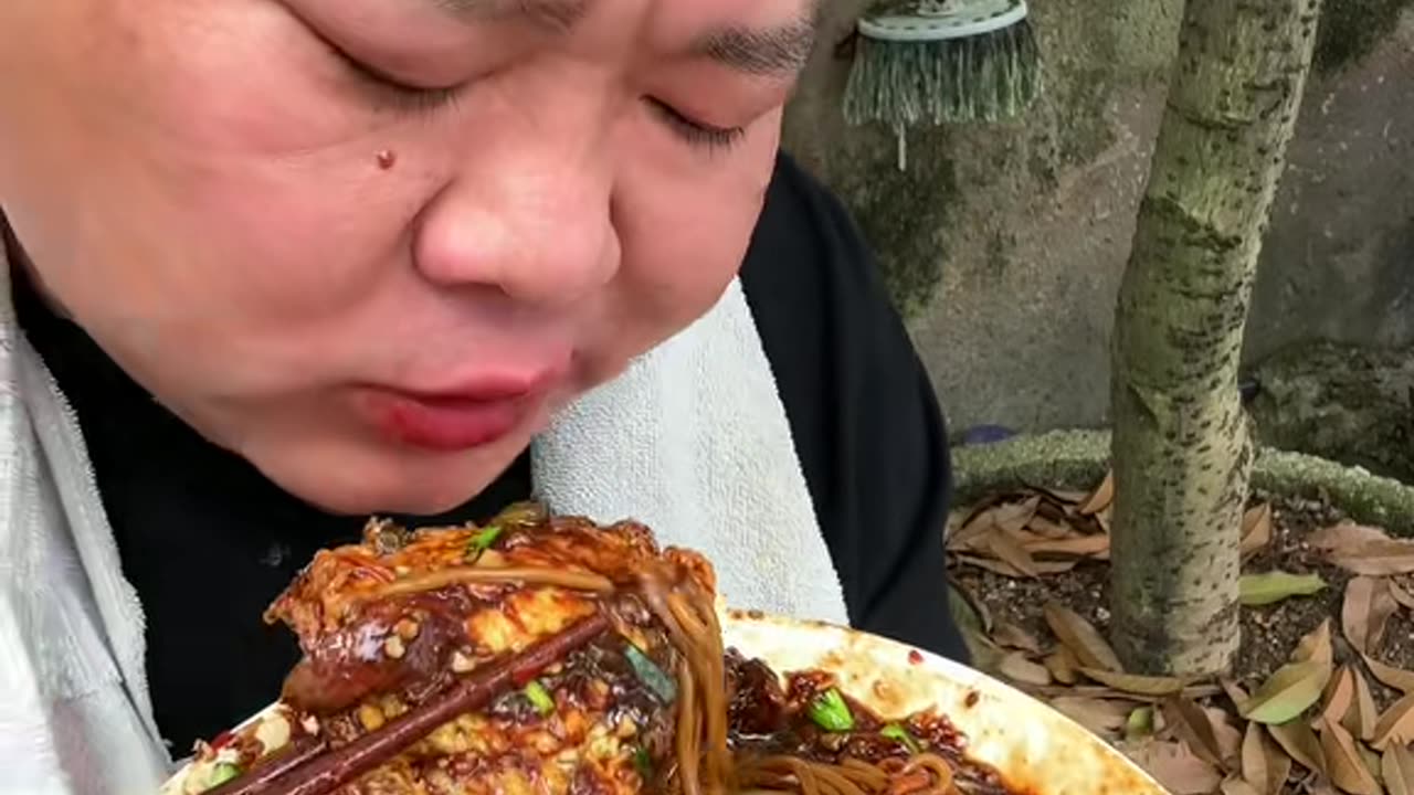 Cook And Eat Spicy Vermicelli