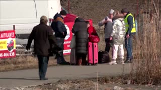 The anxious wait for relatives at Ukraine's border