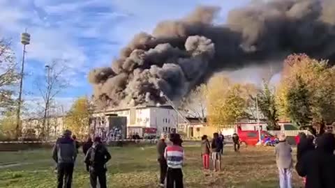 Illegale Migranten zünden Unterkunft an