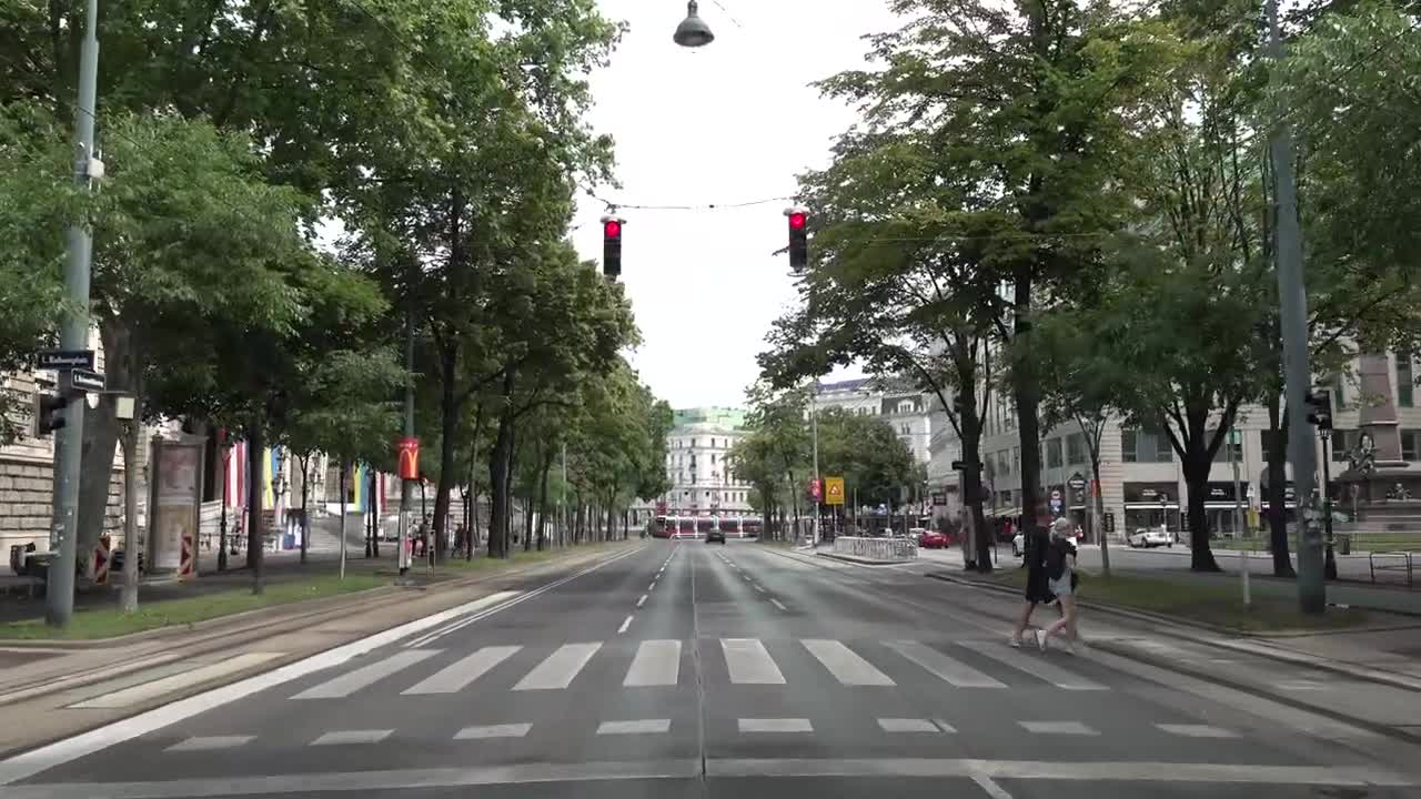 Driving Downtown - Vienna 4K - Austria(00h05m53s-00h07m51s)