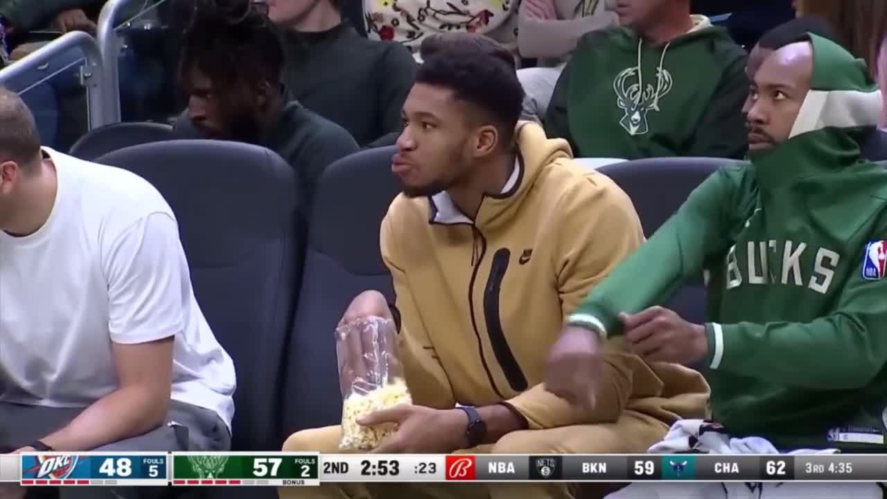 GIANNIS LIVING HIS BEST LIFE! EATING POPCORN WHILE WATCHING BASKETBALL! LOL!