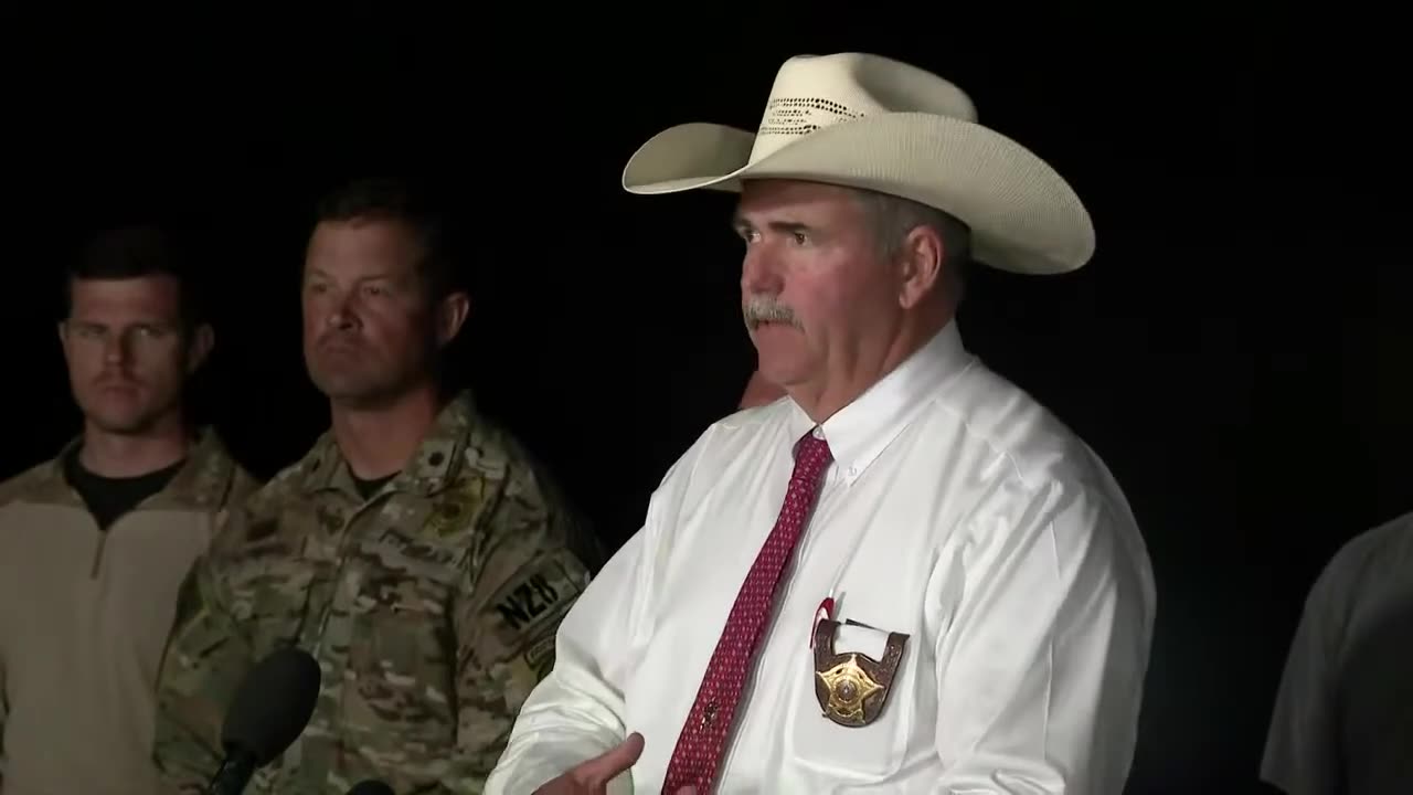 FBI holds press conference after arrest of Texas mass shooting suspect | full video