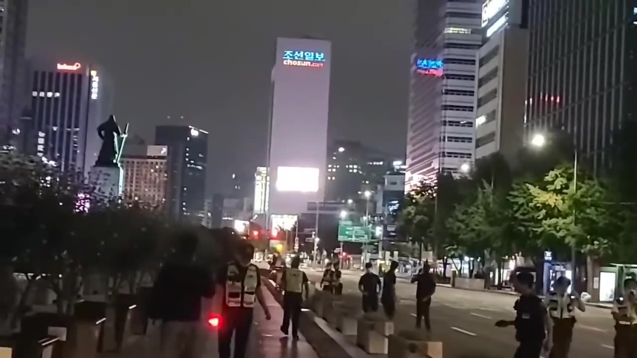 20200723_V3_S03(Af7p2oMoEmI)경찰과 부딪혀 싸워 다시 설치한 백선엽 장군 49일 추모 시민 분향소