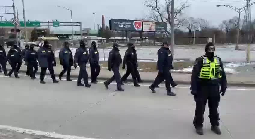 Police attempt to clear Ambassador bridge