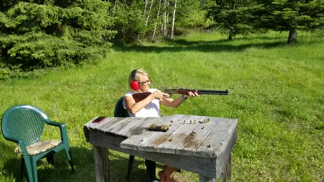 Mom shoots 45