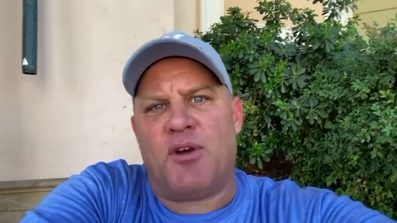 Drunk shoenice invites Weezy for a fight