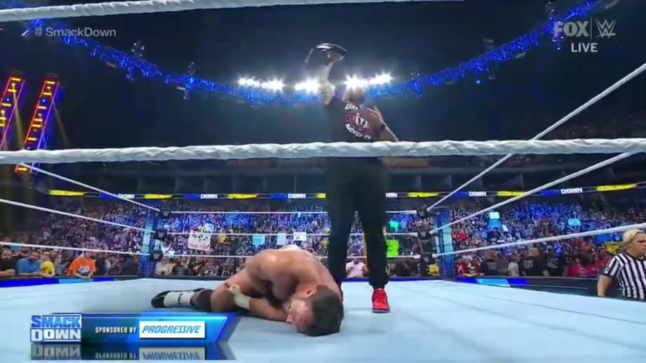 Roman spear deliver to LA Knight✨✨