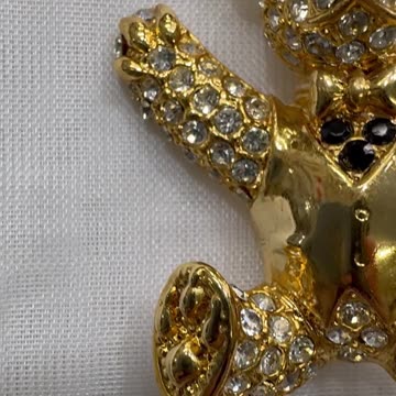 18KGP Bear Crystal Brooch (1.5” x 1.5”). Made with Swarovski Crystal. Gift