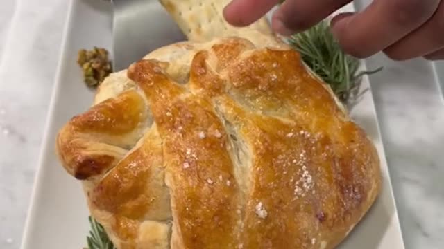 11_Baked Brie in Puff Pastry 🧀