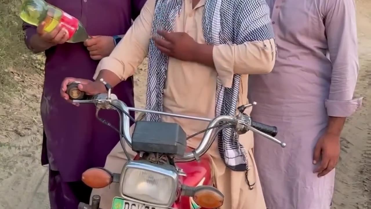 Larka pertol kyon chori kar raha tha