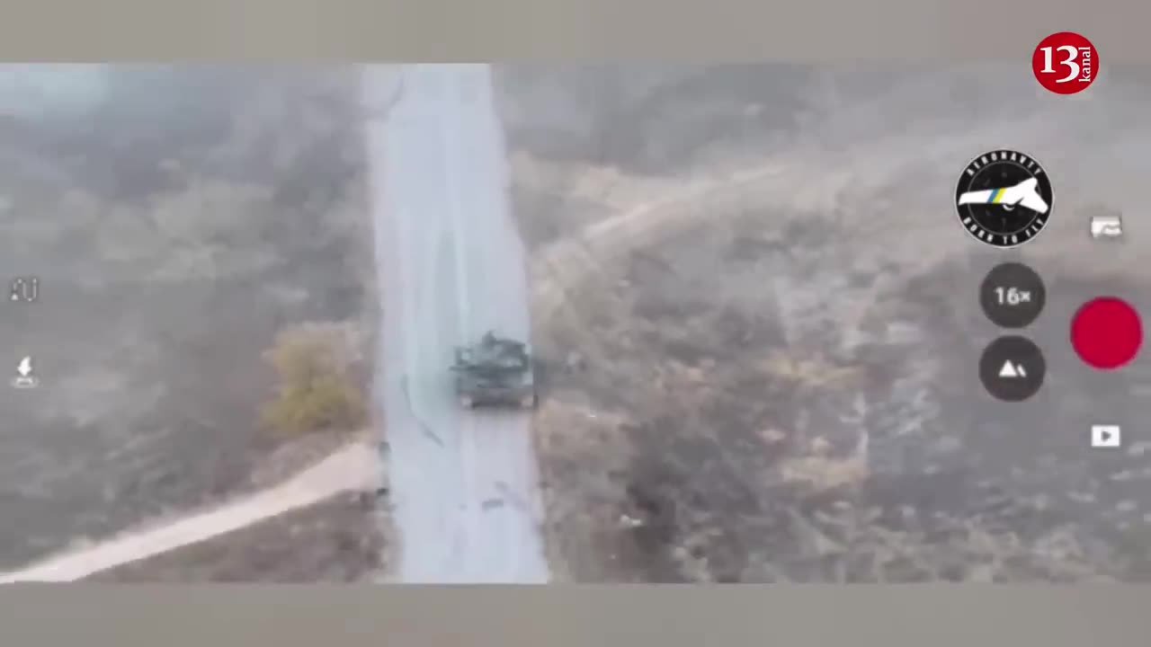 Ukrainian drone puts the moving Russian tank and its crew members in a difficult situation