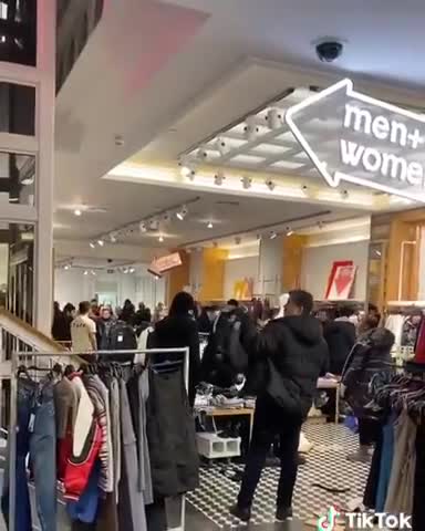 London shopping American style 🤮🤮🤮🤮