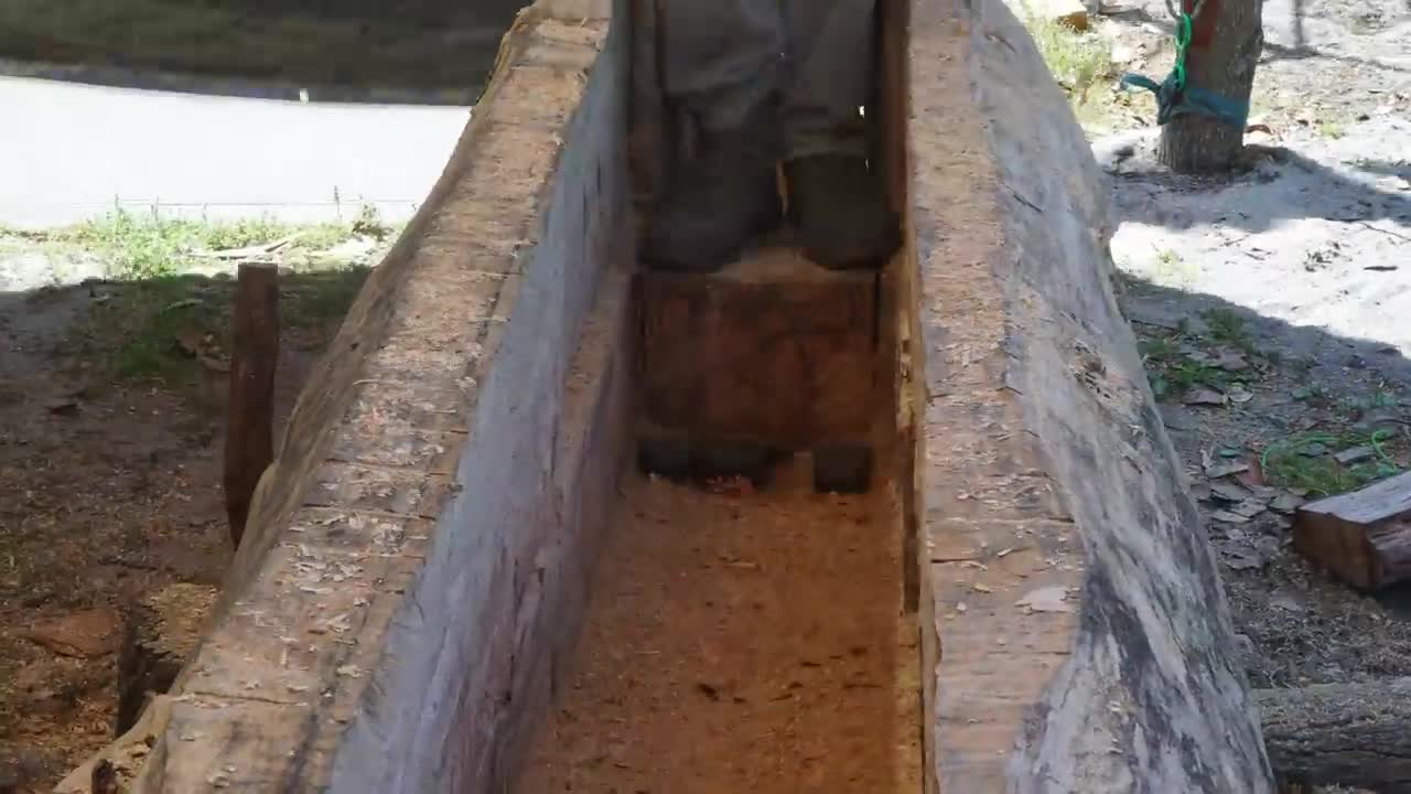 DUGOUT CANOE BUILD - Timelapse, by Outbackmike