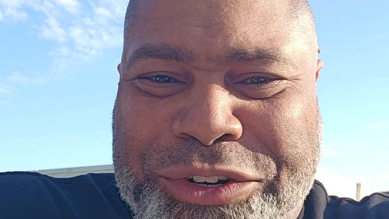 Marine on subway is a hero, being called Uncle T0m and cities