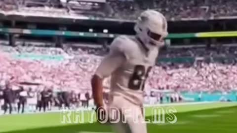 Mike Gesicki scores TD then does the 2nd worst Griddy