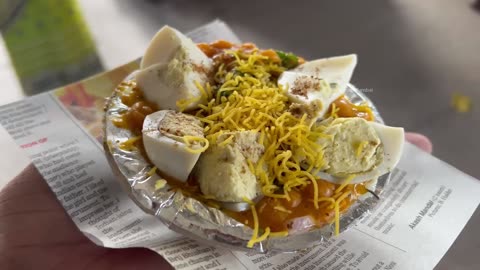 Street Food - Kolkata's Famous Egg Ghugni at Railway Station - Indian Street Food