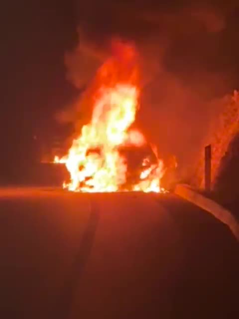 Shkrumbohet nga flakët makina në hyrje të tunelit në aksin Kardhiq-Delvinë