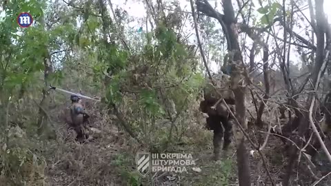 Ukraineine Soldier capture Russian enemy while seizing foxholes near bakhmut