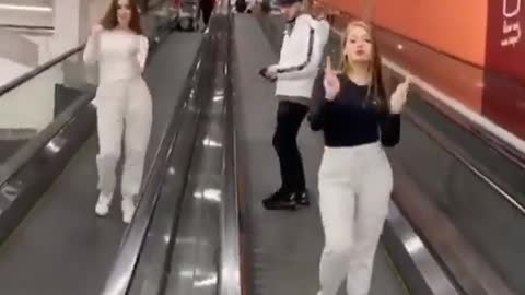 Танци на ескалатори