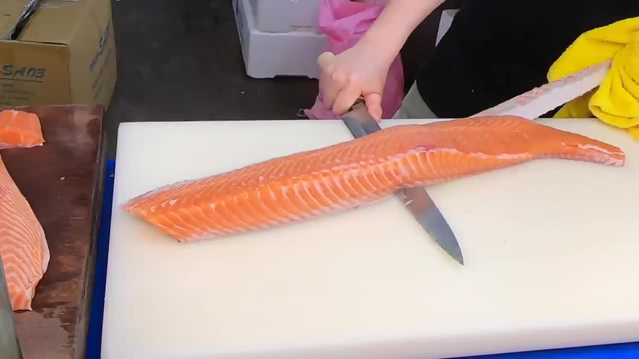 How To Fillet a Whole Salmon | Sashimi & Sushi -Taiwanese street food8