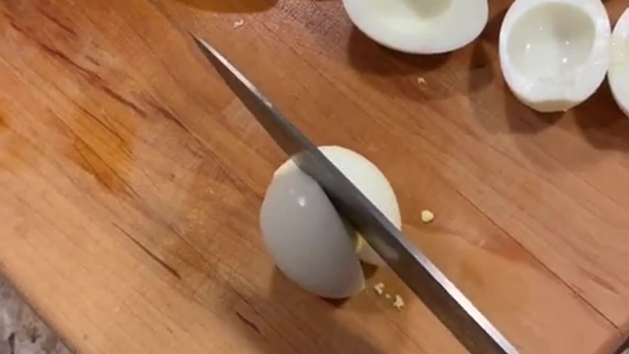 Easy egg 🥚 life hack